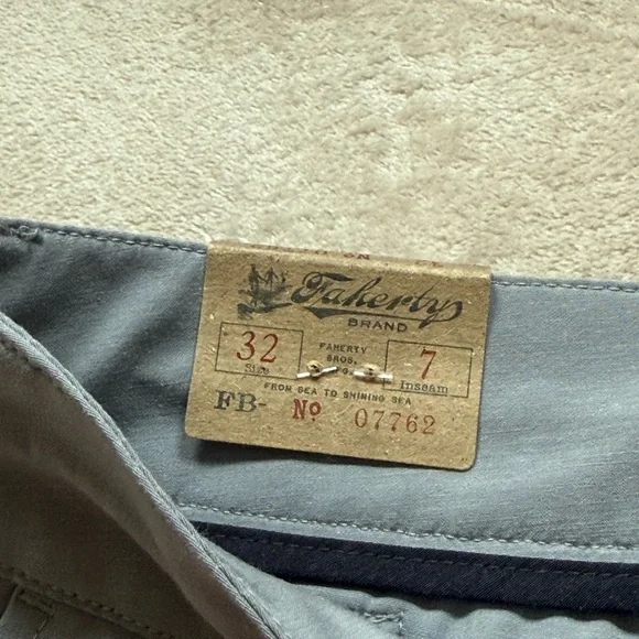 [NWT] Faherty Men's All Day Shorts - Ice Grey - Size 32, 7”